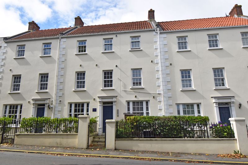 **UNDER OFFER WITH MAWSON COLLINS** 12 Kings Court St Peter Port